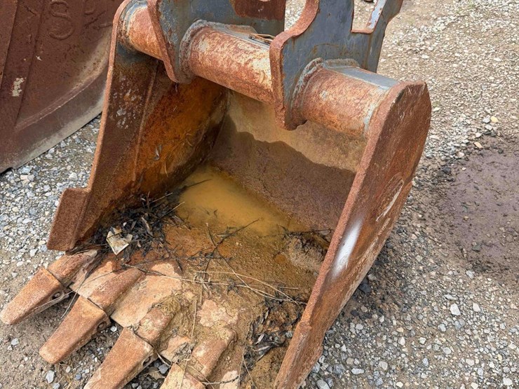 strickland-22”-tooth-bucket-image-1