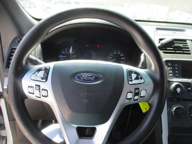2014-ford-explorer-image-13