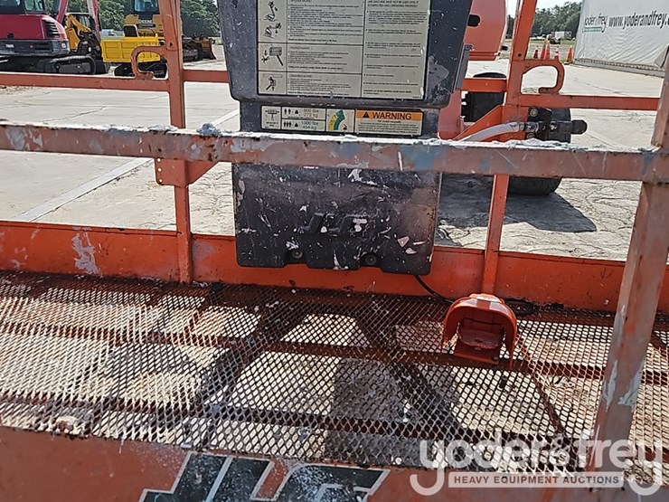 2018-jlg-400s-image-12