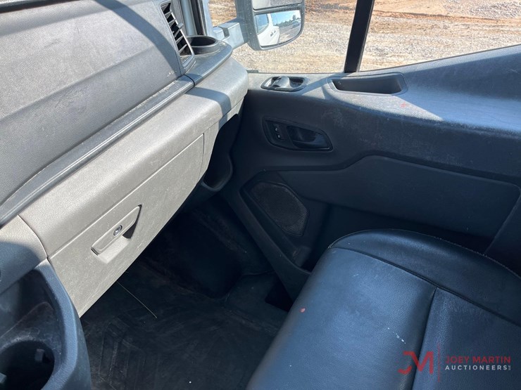 2020-ford-transit-image-24