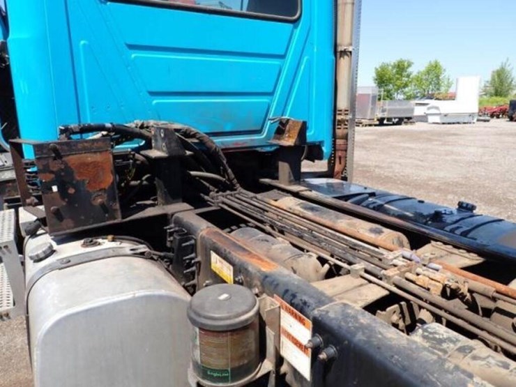 2015-mack-granite-gu813-image-83