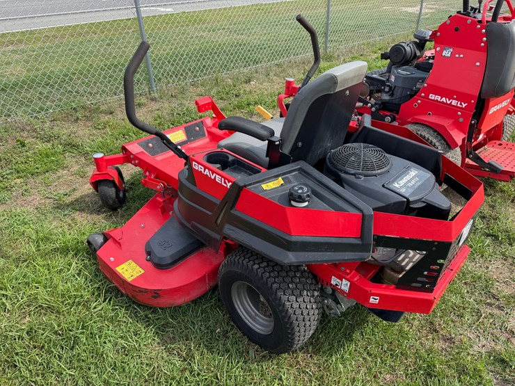 #6007-•-gravely-52"-ztx52-zero-turn-lawnmower-image-3