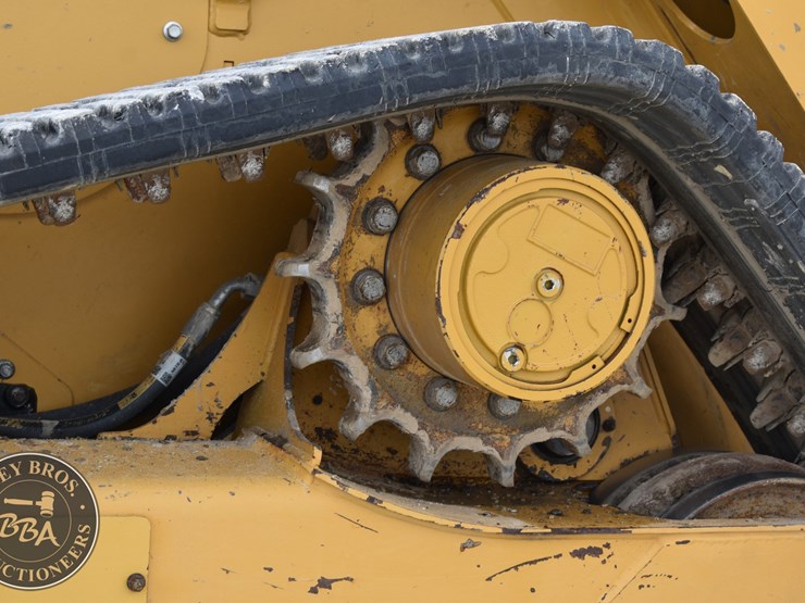 2023-caterpillar-259d3-image-18