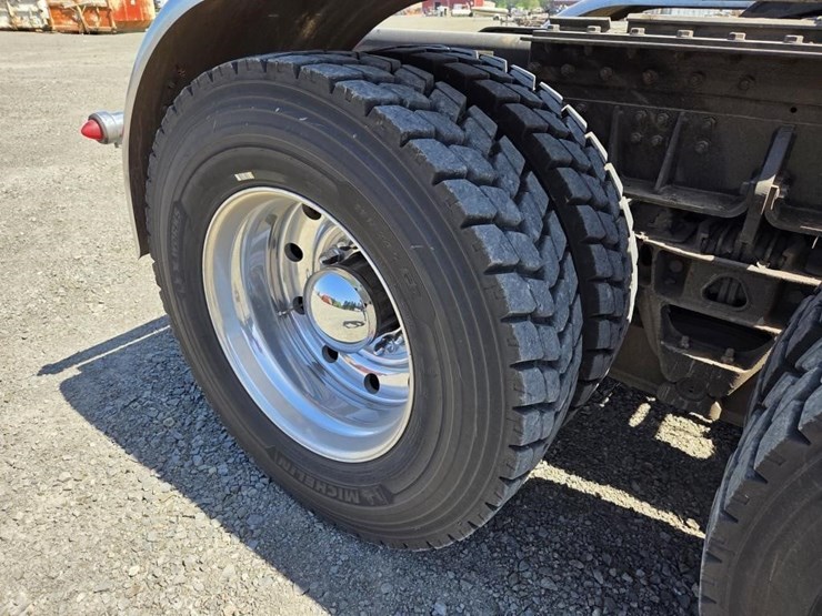 2026-kenworth-t800-image-61