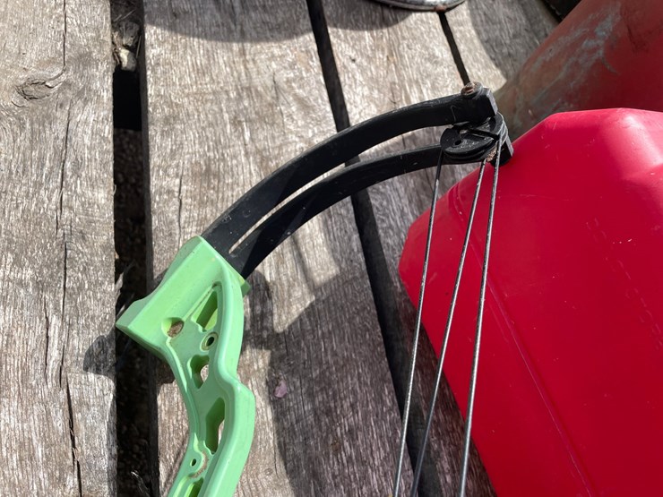 #2140-•-bear-youth-compound-bow-image-10