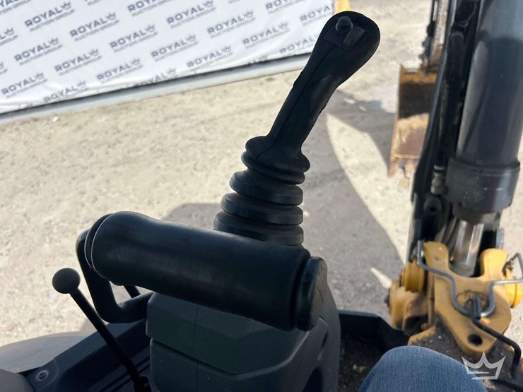 deere-410l-image-19