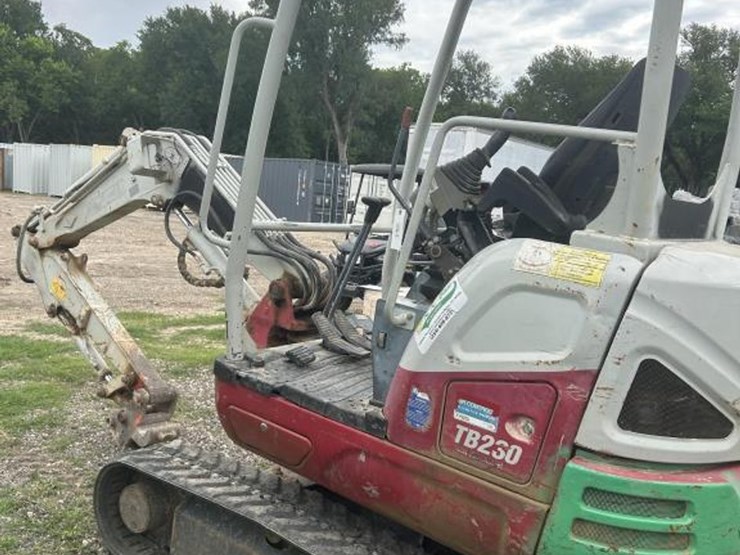 takeuchi-tb230-image-7