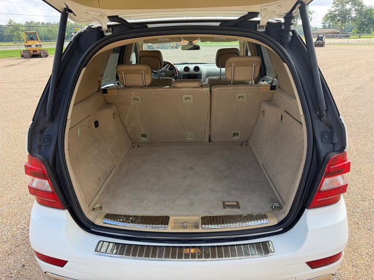 2010-mercedes-benz-ml350-image-6