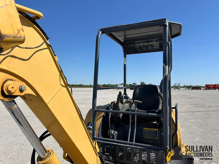 2005-deere-35c-image-19