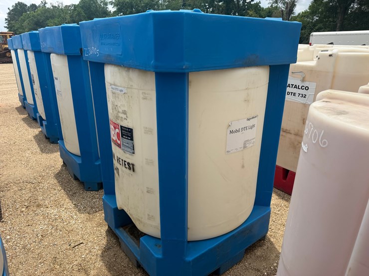 #1650-•-275-gallon-plastic-storage-oil-tank-image-1