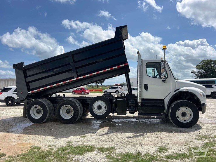 2013-freightliner-m2-106-image-47