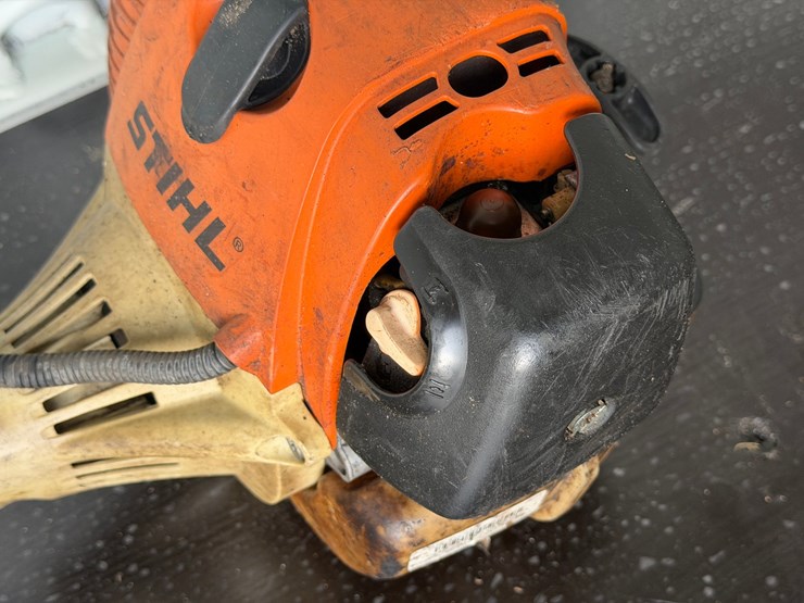 #6061-•-stihl-fs111r-edger-image-4