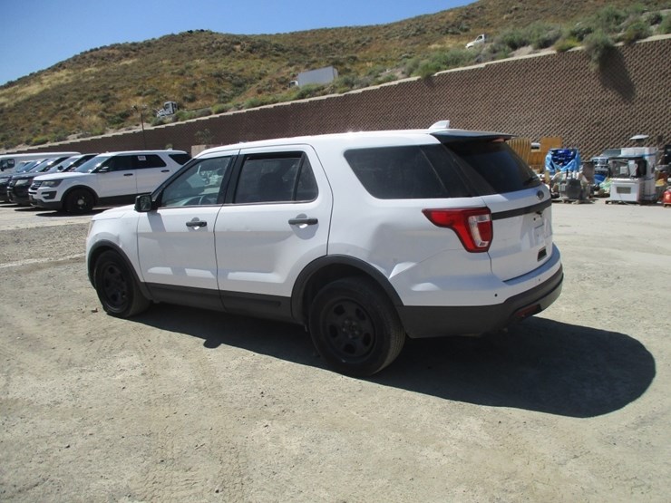 2017-ford-explorer-image-4