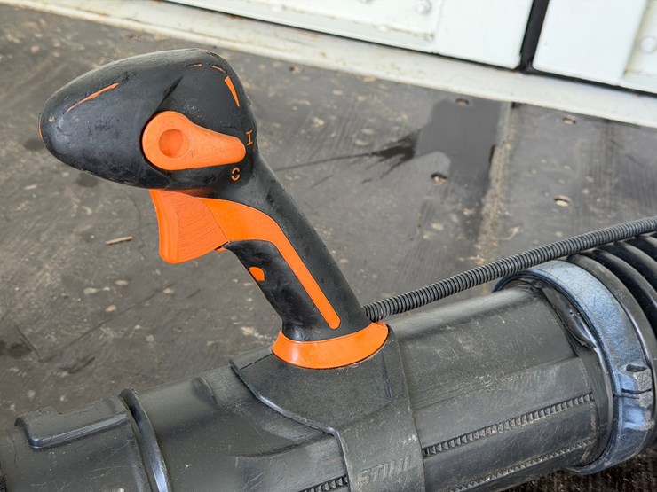 #6028-•-stihl-br-700-backpack-leaf-blower-image-6