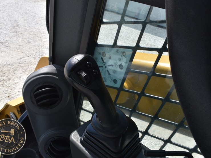 2023-caterpillar-259d3-image-39
