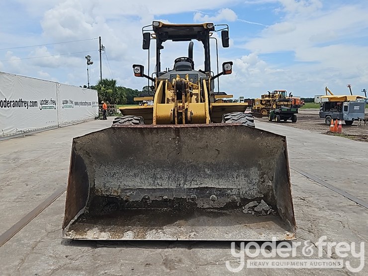 2009-caterpillar-938h-image-13