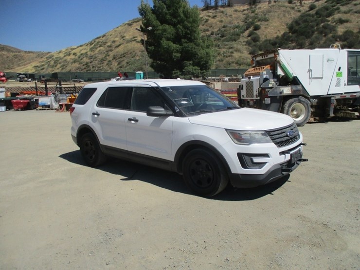 2017-ford-explorer-image-2
