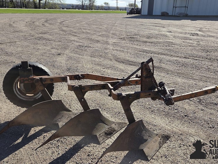 allis-chalmers-3-bottom-plow-image-4