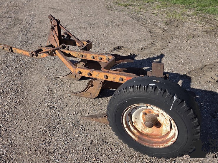 allis-chalmers-3-bottom-plow-image-7