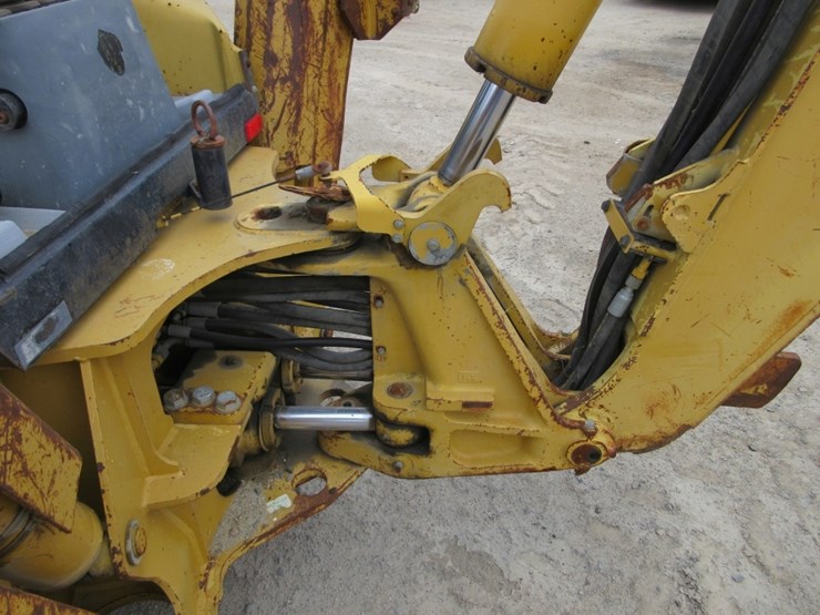 2022-caterpillar-416c-image-22
