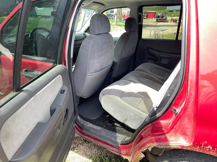 2005-ford-explorer-image-28