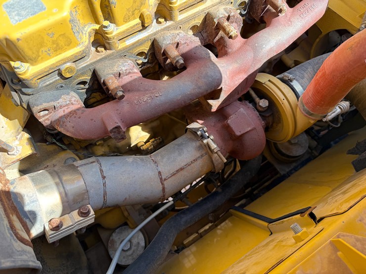 2023-caterpillar-330-image-25