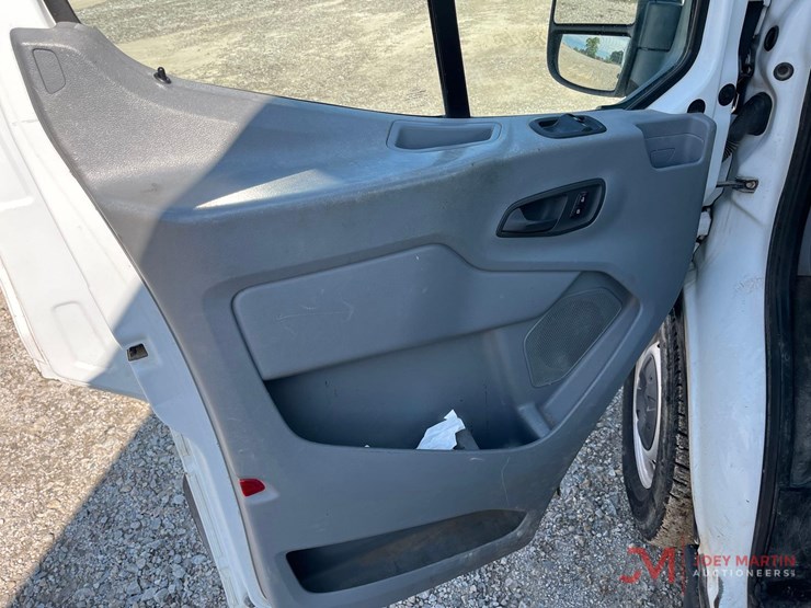 2019-ford-transit-image-18