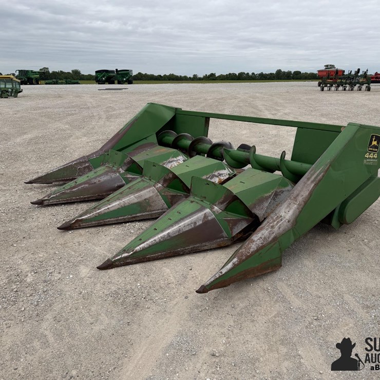 JOHN DEERE 444