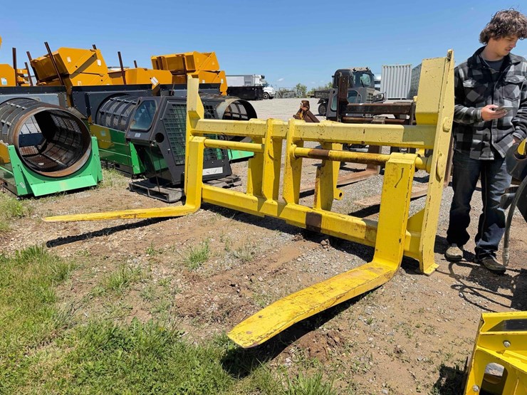 jrb-wheel-loader-forks-image-2