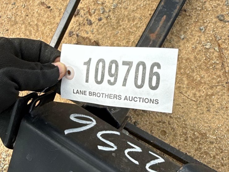 2256---truck-bed-5th-wheel-hitch-image-5