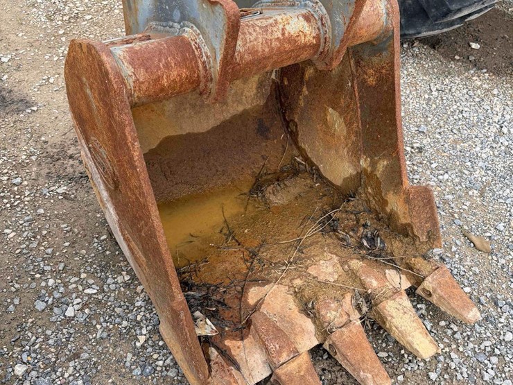 strickland-22”-tooth-bucket-image-2