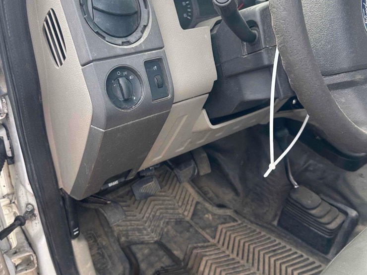 2008-ford-f250-xl-image-18