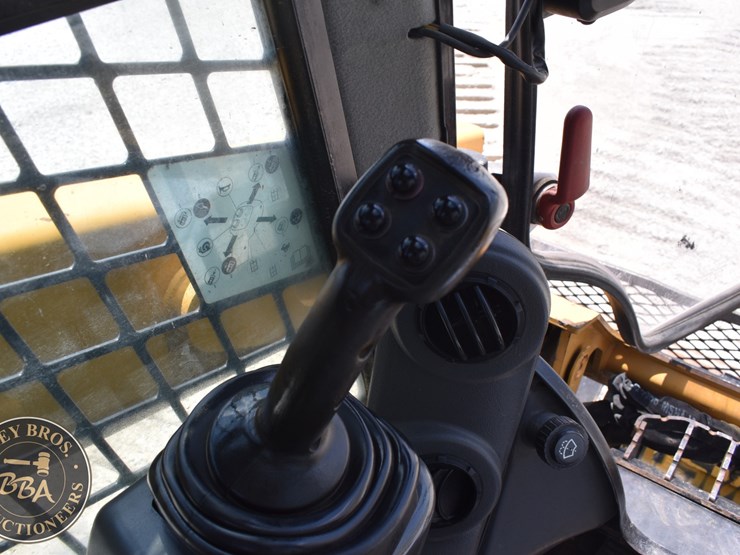 2019-caterpillar-259d-image-46