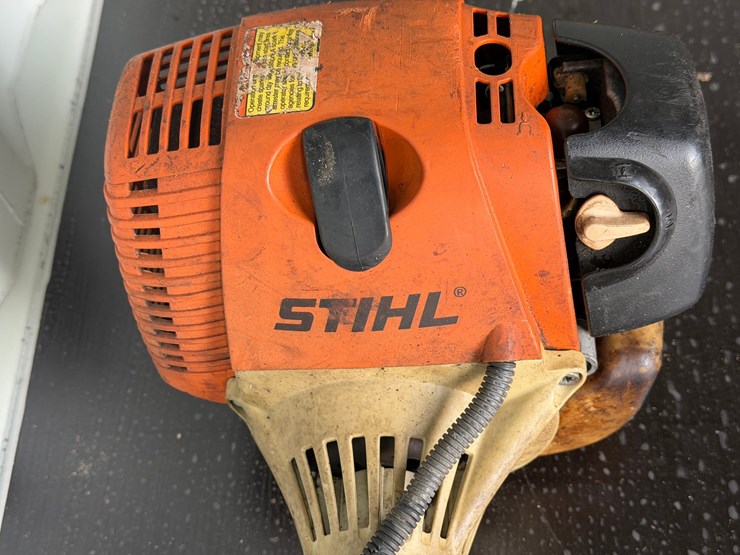 #6061-•-stihl-fs111r-edger-image-5