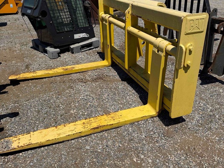 cat-coupler-wheel-loader-forks-image-2