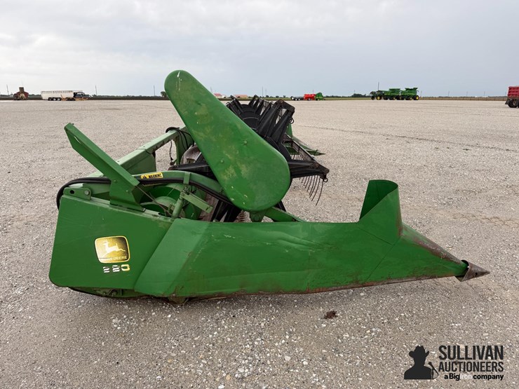 john-deere-220-image-4