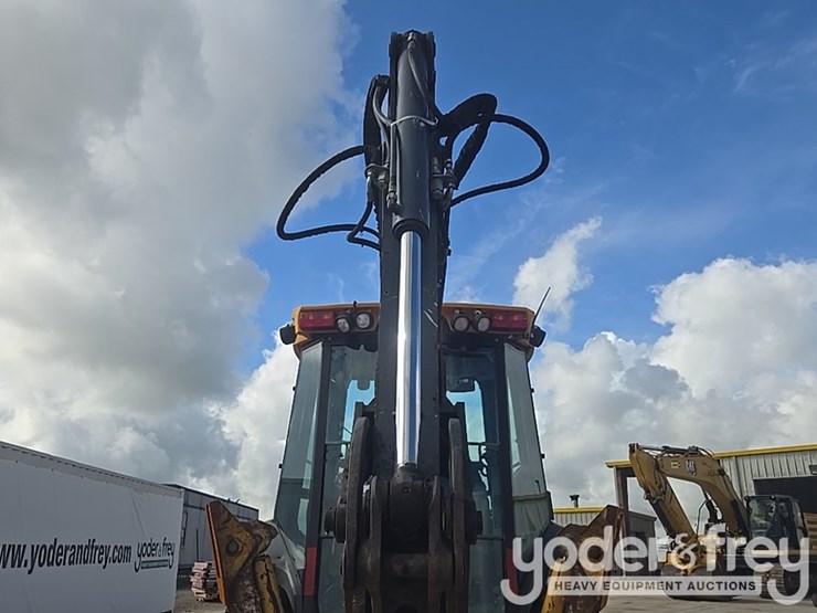 2020-deere-310sl-image-29