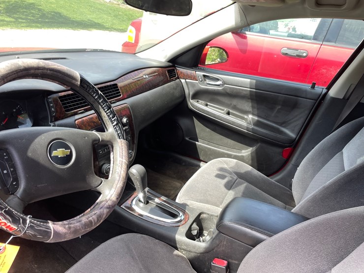 #2101-•-2013-chevy-impala-(has-wi-title)-image-20