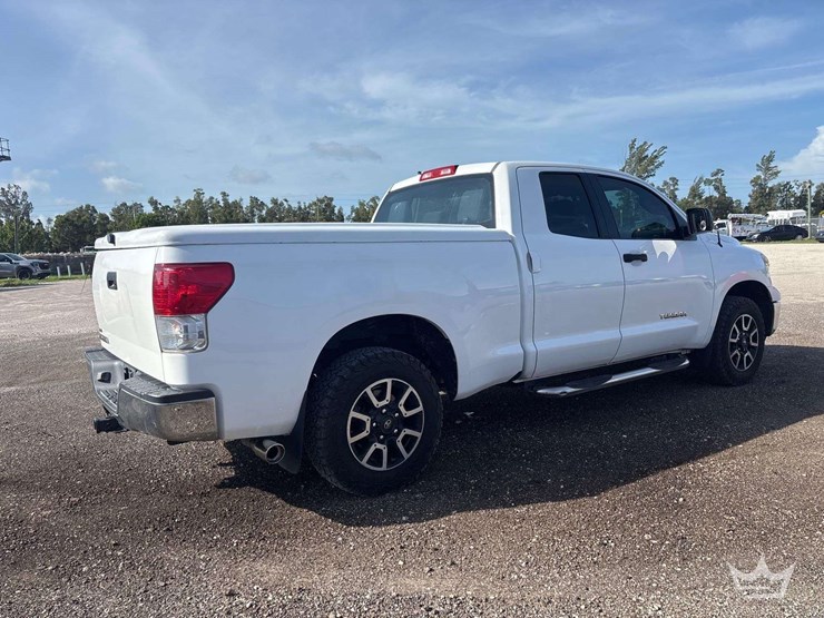 2011-toyota-tundra-image-3
