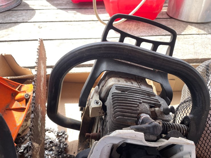 #2131-•-(2)-stihl-chainsaws-image-11