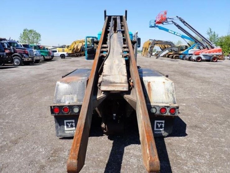 2015-mack-granite-gu813-image-90