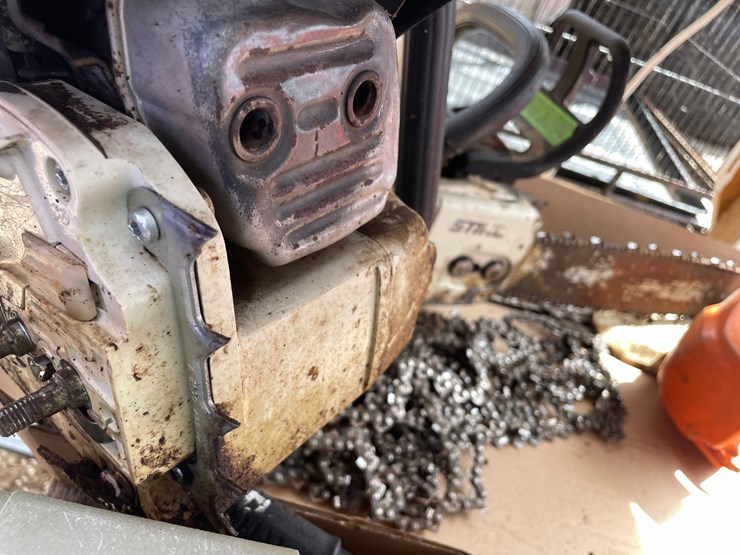 #2131-•-(2)-stihl-chainsaws-image-18