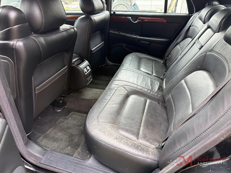 2005-cadillac-deville-image-14