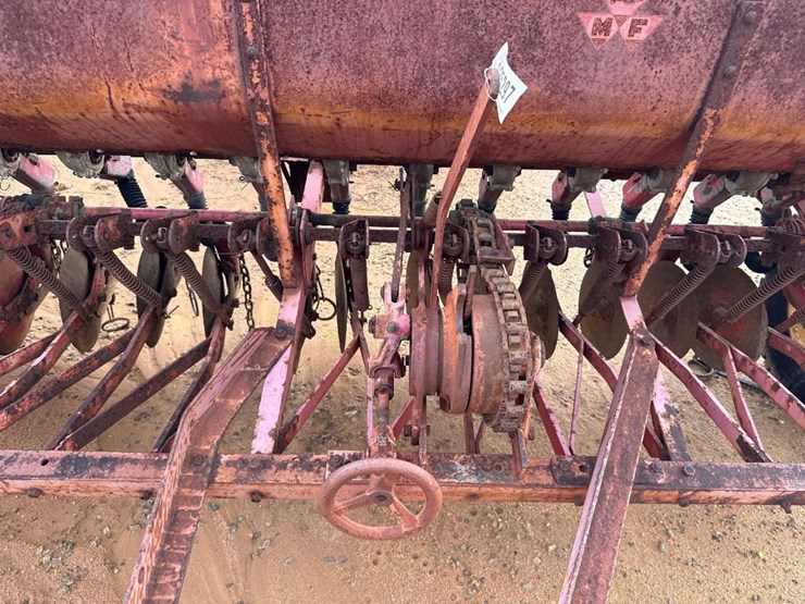 massey-ferguson-10-image-7