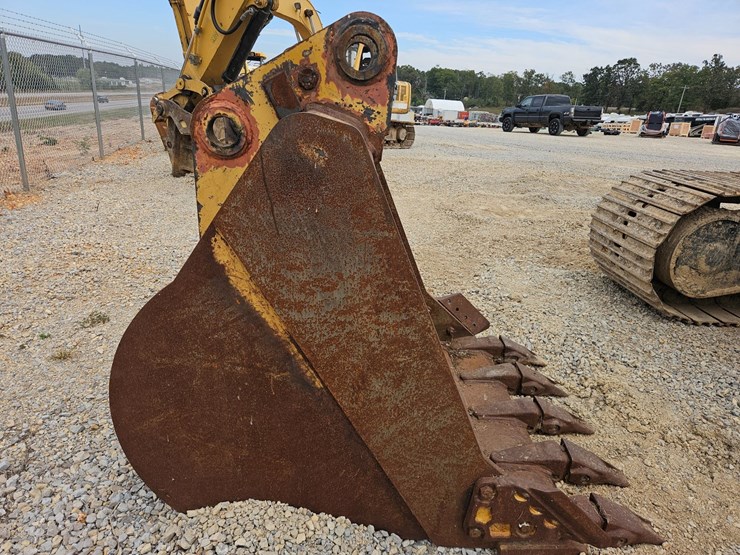 2017-caterpillar-336f-image-119