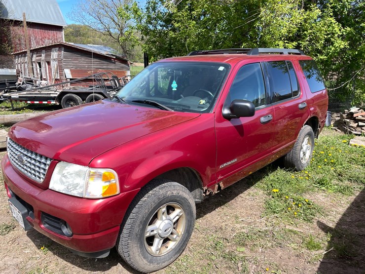2005-ford-explorer-image-1