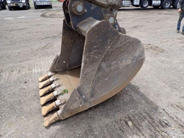 2022-komatsu-pc210-lc-11-image-23