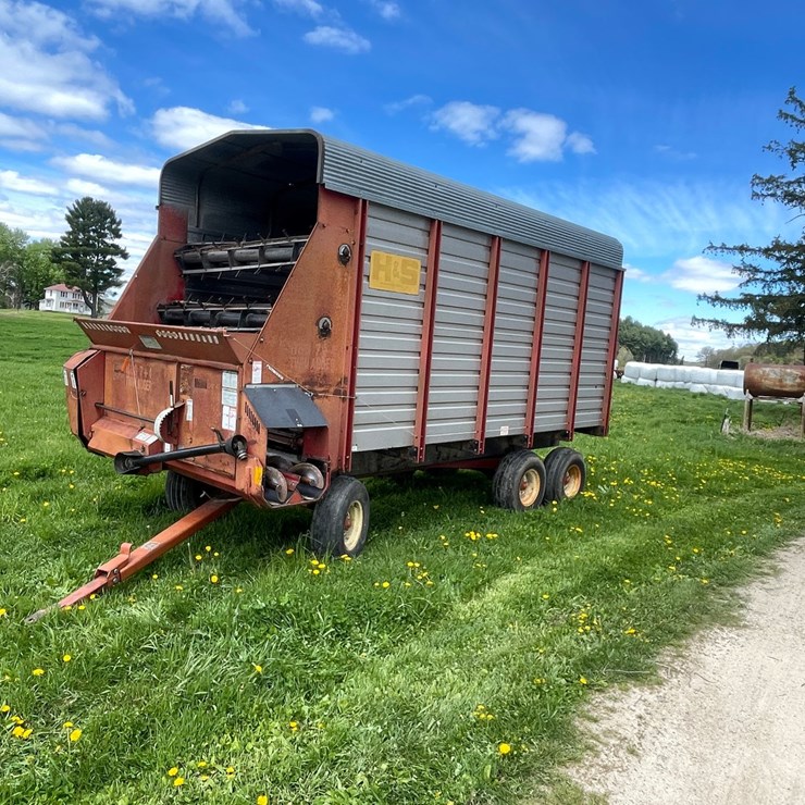 #3296 • H&S 7 + 4 Twin Auger Chopper Box