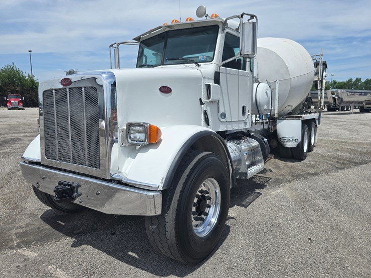 2014-peterbilt-365-image-1