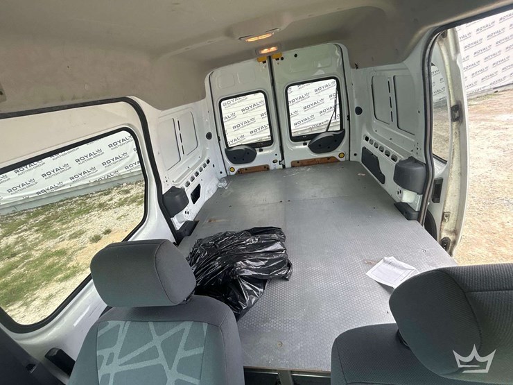 2011-ford-transit-connect-image-22